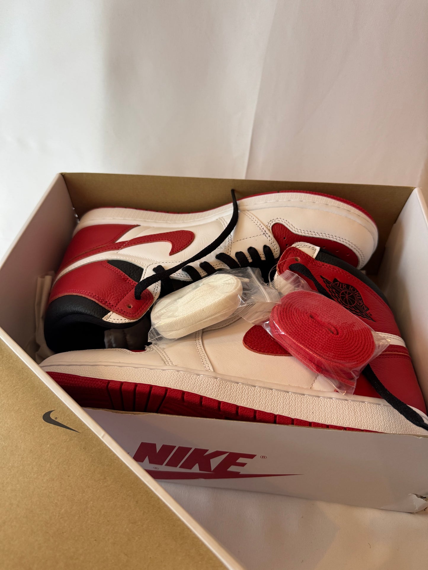 Jordan 1 High OG Heritage (41-45)